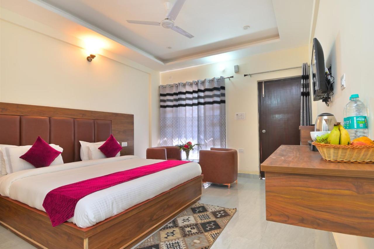 דאנאולטי La Riqueza Dhanolti View # Near To Eco Park & Surkanda Devi Temple # Mountain View Rooms With Balcony # Big Parking # Customer Favourite Hotel מראה חיצוני תמונה