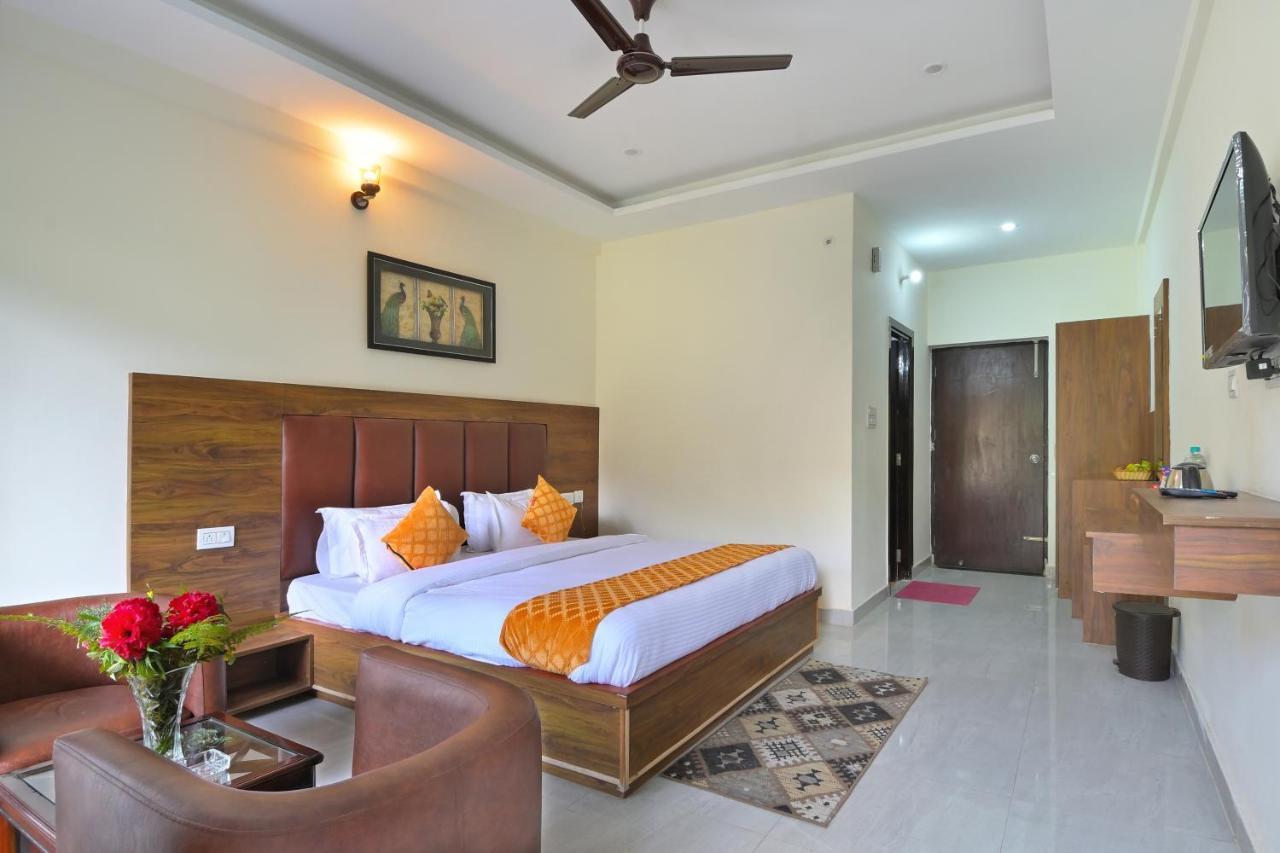 דאנאולטי La Riqueza Dhanolti View # Near To Eco Park & Surkanda Devi Temple # Mountain View Rooms With Balcony # Big Parking # Customer Favourite Hotel מראה חיצוני תמונה